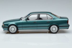 BMW M5 E34 Cecotto Edition Zöld Otto 1:18 OT968 Gyanta – 3. kép a 6-ből