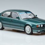 BMW M5 E34 Cecotto Edition Zöld Otto 1:18 - image 4 of 6