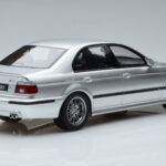 BMW M5 E39 Ezüst Otto 1:18 - image 2 of 7