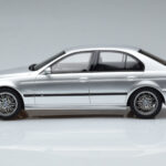 BMW M5 E39 Ezüst Otto 1:18 - image 3 of 7