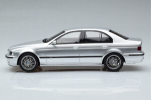 BMW M5 E39 Ezüst Otto 1:18 OT747B Gyanta – 3. kép a 7-ből