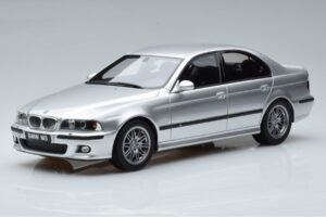 BMW M5 E39 Ezüst Otto 1:18