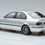 BMW M5 E39 Ezüst Otto 1:18 - image 5 of 7