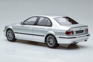 BMW M5 E39 Ezüst Otto 1:18 OT747B Gyanta – 5. kép a 7-ből
