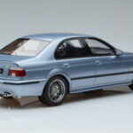 BMW M5 E39 Silverwater Kék Otto 1:18 - image 2 of 6