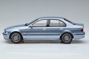 BMW M5 E39 Silverwater Kék Otto 1:18 OT554 Gyanta – 3. kép a 6-ből