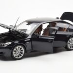 BMW M5 E60 Carbon Fekete Kyosho 1:18 - image 2 of 8
