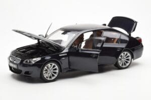 BMW M5 E60 Carbon Fekete Kyosho 1:18 08593BK Fém – 2. kép a 8-ből