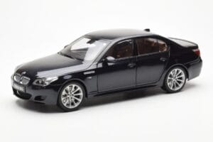 BMW M5 E60 Carbon Fekete Kyosho 1:18 08593BK