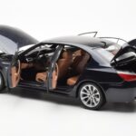 BMW M5 E60 Carbon Fekete Kyosho 1:18 - image 5 of 8