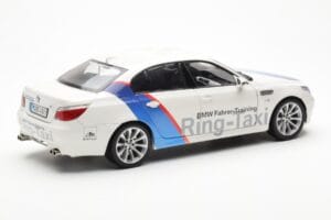 BMW M5 E60 Ring Taxi Nurburgring Kyosho 1:18 08593RT Fém – 3. kép a 8-ből