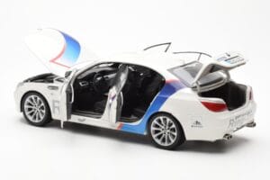 BMW M5 E60 Ring Taxi Nurburgring Kyosho 1:18 08593RT Fém – 5. kép a 8-ből