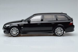 BMW M5 E61 Touring Fekete Otto 1:18 OT1020 Gyanta – 3. kép a 6-ből