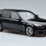 BMW M5 E61 Touring Fekete Otto 1:18 - image 4 of 6