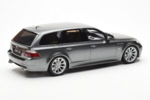 BMW M5 E61 Touring Szürke Otto 1:18 OT189 Gyanta – 2. kép a 6-ből