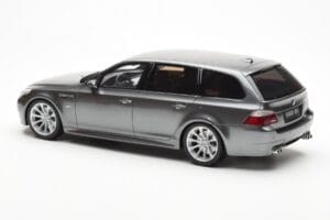 BMW M5 E61 Touring Szürke Otto 1:18 OT189 Gyanta – 5. kép a 6-ből