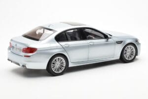 BMW M5 F10 Silverstone Ezüst Paragon 1:18 80432186353 Fém – 3. kép a 8-ből