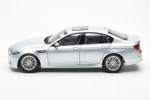 BMW M5 F10 Silverstone Ezüst Paragon 1:18 80432186353 Fém – 4. kép a 8-ből