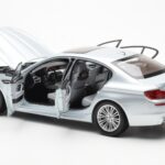 BMW M5 F10 Silverstone Ezüst Paragon 1:18 80432186353 - image 5 of 8