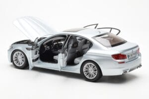 BMW M5 F10 Silverstone Ezüst Paragon 1:18 80432186353 Fém – 5. kép a 8-ből