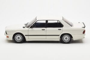 BMW M535i E28 Alpine Fehér AUTOart 1:18 75161 Fém – 4. kép a 10-ből