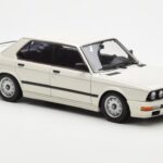 BMW M535i E28 Alpine Fehér AUTOart 1:18 - image 6 of 10