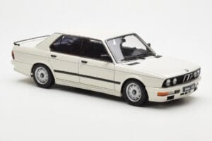 BMW M535i E28 Alpine Fehér AUTOart 1:18 75161 Fém – 6. kép a 10-ből