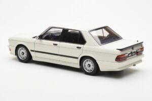 BMW M535i E28 Alpine Fehér AUTOart 1:18 75161 Fém – 7. kép a 10-ből