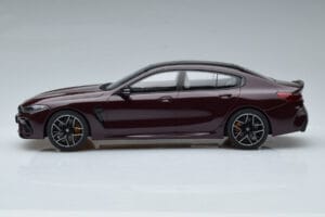 BMW M8 F93 Competition Gran Coupe Ametrin Metál GT Spirit 1:18 GT285 Gyanta – 3. kép a 6-ből