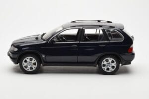 BMW X5 4.4i E53 Sötét Kék Kyosho 1:18 08521DB Fém – 4. kép a 8-ből