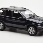 BMW X5 4.4i E53 Sötét Kék Kyosho 1:18 - image 6 of 8