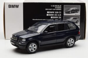 BMW X5 4.4i E53 Sötét Kék Kyosho 1:18 08521DB Fém – 8. kép a 8-ből