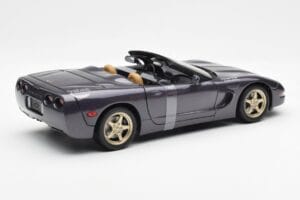 Chevrolet Corvette C5 Kabrió Lila Gyöngy Metál UT Models 1:18 21010 Fém – 2. kép a 6-ből