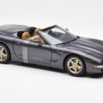 Chevrolet Corvette C5 Kabrió Lila Gyöngy Metál UT Models 1:18 - image 4 of 6