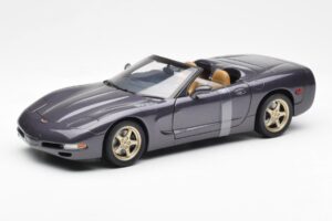 Chevrolet Corvette C5 Kabrió Lila Gyöngy Metál UT Models 1:18