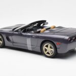 Chevrolet Corvette C5 Kabrió Lila Gyöngy Metál UT Models 1:18 - image 5 of 6