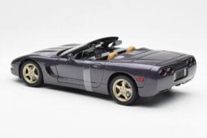Chevrolet Corvette C5 Kabrió Lila Gyöngy Metál UT Models 1:18 21010 Fém – 5. kép a 6-ből