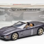 Chevrolet Corvette C5 Kabrió Lila Gyöngy Metál UT Models 1:18 - image 6 of 6