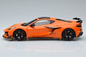 Chevrolet Corvette C8 Z06 Narancs GT Spirit 1:18 GT417 Gyanta – 3. kép a 6-ből