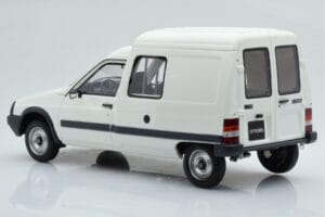 Citroen C15 E Fehér Otto 1:18 OT956B Gyanta – 4. kép a 6-ből