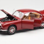 Daimler 250 V8 Piros Paragon 1:18 PA-98312 - image 2 of 8