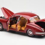 Daimler 250 V8 Piros Paragon 1:18 PA-98312 - image 5 of 8