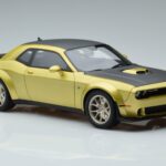 Dodge Challenger R/T Scat Pack Widebody 50. Évforduló GT Spirit 1:18 GT411 Gyanta - image 4 of 6