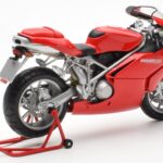 Ducati 999 Piros Minichamps 1:12 - image 3 of 4