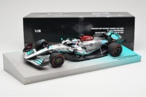 Mercedes AMG Petronas W13 E Performance #63 G. Russell Brazilian GP 1st Win 2022 Minichamps 1:18 113222163 Gyanta – 4. kép a 4-ből