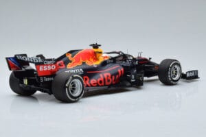 Red Bull Racing RB16B #33 M. Verstappen Abu Dhabi GP F1 World Champion 2021 Minichamps 1:18 110212333 Fém – 2. kép a 6-ből