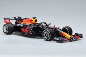 Red Bull Racing RB16B #33 M. Verstappen Abu Dhabi GP F1 World Champion 2021 Minichamps 1:18 110212333 Fém – 4. kép a 6-ből
