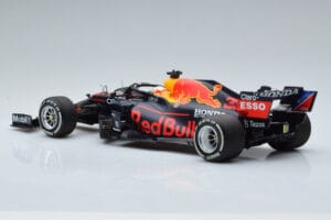 Red Bull Racing RB16B #33 M. Verstappen Abu Dhabi GP F1 World Champion 2021 Minichamps 1:18 110212333 Fém – 5. kép a 6-ből