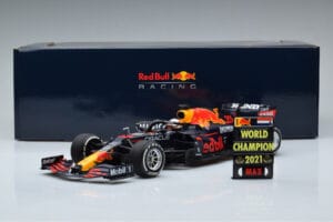 Red Bull Racing RB16B #33 M. Verstappen Abu Dhabi GP F1 World Champion 2021 Minichamps 1:18 110212333 Fém – 6. kép a 6-ből