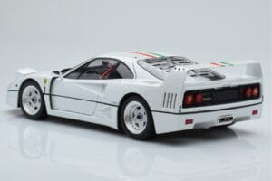 Ferrari F40 Gyöngyház Fehér Italy Kyosho 1:18 08416PWT-G Fém – 7. kép a 8-ből
